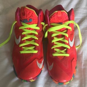 Good condition awesome sneakers!